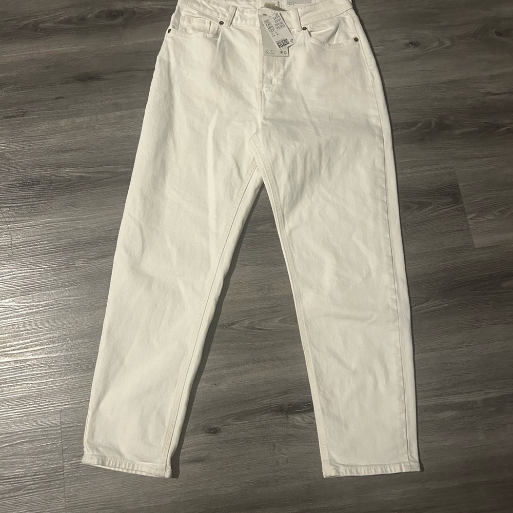 White High-Waisted Jeans
